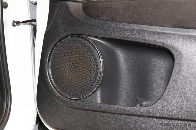 純正ドアスピーカーの取り付け位置の一例。