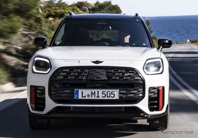 MINI カントリーマン 新型の「JCW」