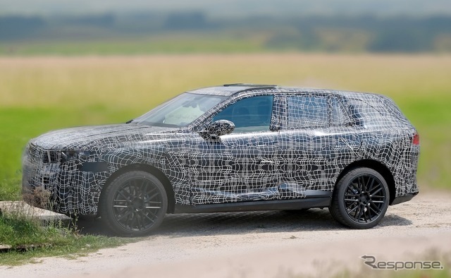 BMW iX5 次期型プロトタイプとみられる車両（スクープ写真）
