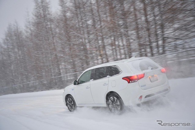 三菱 アウトランダーPHEV（写真は市販モデル）