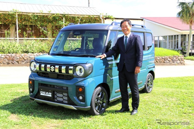 新型スペーシアギアとスズキ商品企画本部四輪軽・A商品統括の鈴木猛介さん