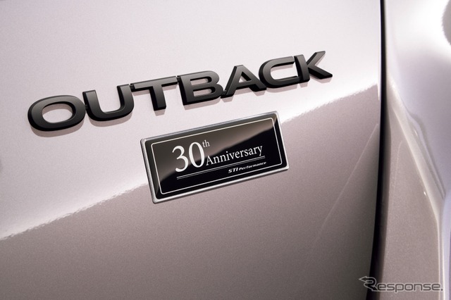 レガシィアウトバック30th Anniversary：30th Anniversary専用リヤオーナメント