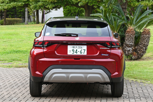 スズキ フロンクス（FF）の真後ろスタイル。デファレンシャルケースがない
