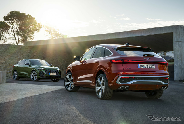 アウディ Q5スポーツバック（左）とSQ5スポーツバック（右）