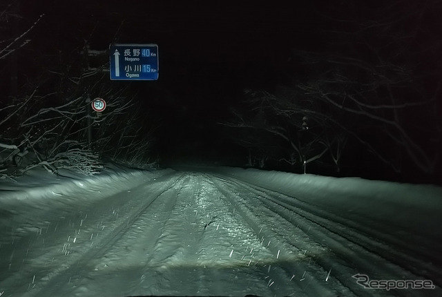 新雪が積もりつつある長野県道31号、通称オリンピック道路。サクラにとってはモノの数ではなかった。