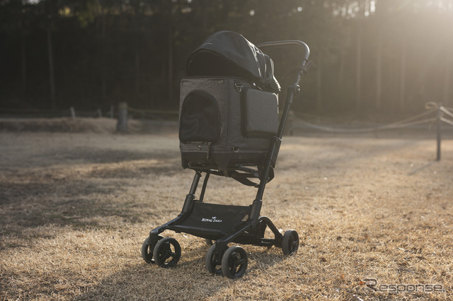ペットカートはROYAL TAILS“Alice”。カートはもちろん、車載シートやバックパックなど7通りの使用ができる