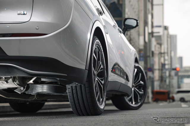 YOKOHAMA ADVANスポーツV107 × TOYOTA クラウンクロスオーバー