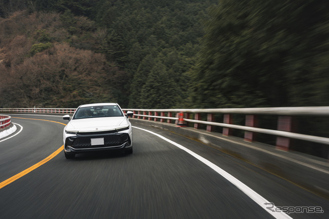 YOKOHAMA ADVANスポーツV107 × TOYOTA クラウンクロスオーバー