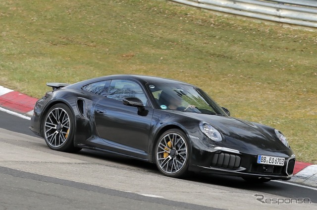 ポルシェ 911ターボS 改良新型のプロトタイプ
