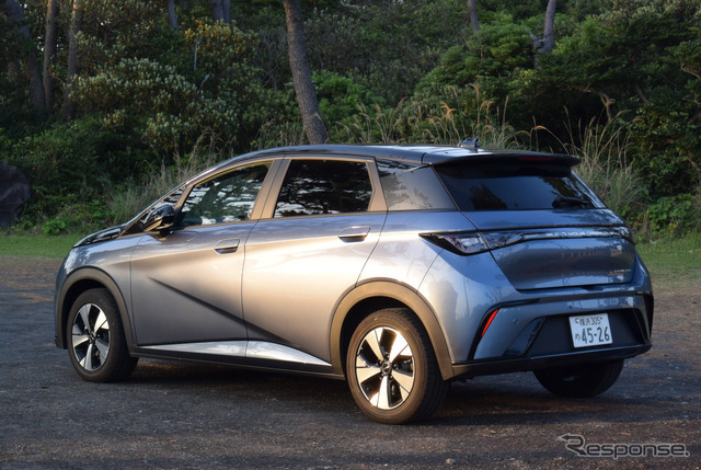 BYD ドルフィン ロングレンジのリアビュー。全長4.3mと、Cセグメントの中ではショートボディだ。