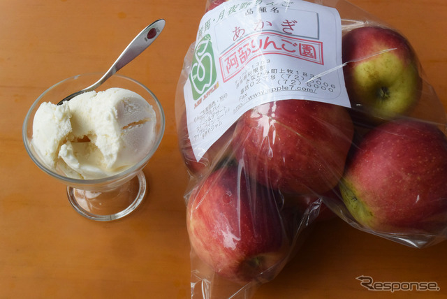 群馬北部はりんごの一大産地。群馬が作出した「あかぎ」というりんごを購入。りんごフローズンヨーグルトは感動モノの美味しさ。