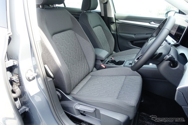 VW ゴルフヴァリアント eTSI アクティブ