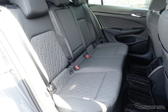 VW ゴルフヴァリアント eTSI アクティブ