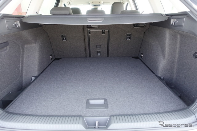 VW ゴルフヴァリアント eTSI アクティブ