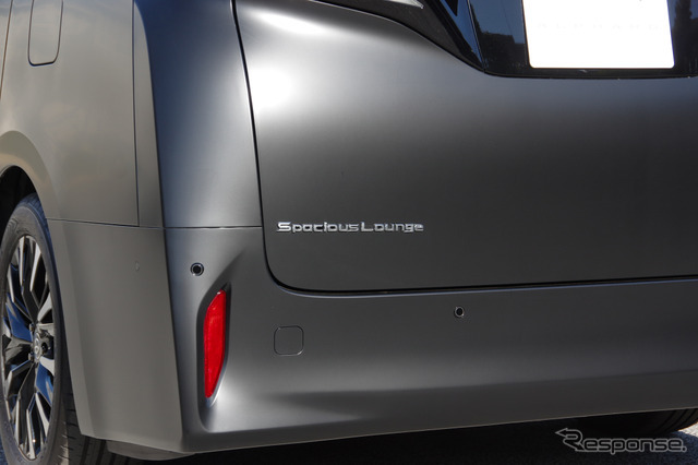 トヨタ アルファード「Spacious Lounge」（内装ブラック、HEV）