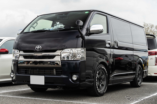 TOYOTA ハイエース × グラムライツ 57DR-X…レイズファンミーティング2025