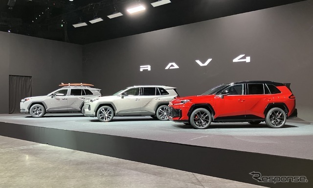 トヨタ RAV4 新型、左奥からWoodland（Adventureの北米仕様）CORE、GR SPORT