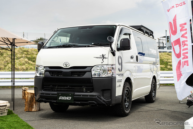 TOYOTA ハイエース × チームデイトナ D9／M9＋