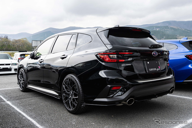 SUBARU レヴォーグ × レイズ ベルサス VV25M