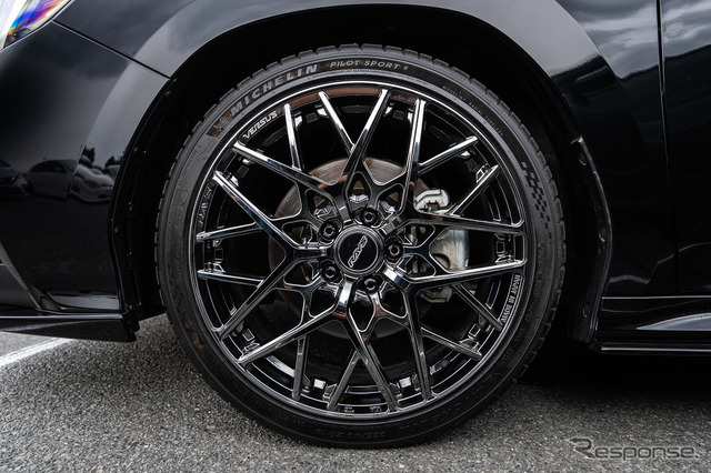 SUBARU レヴォーグ × レイズ ベルサス VV25M