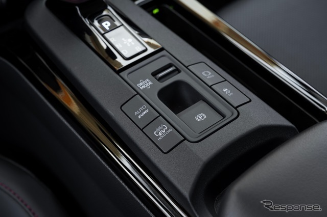 トヨタ『プリウスPHEV』の「XSE」グレード（米国仕様）