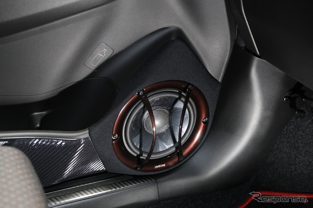 フロントスピーカーにはDS-SA1000をチョイス、これまで3ウェイも経験したオーナーだったがあえて2ウェイの高級機を狙った。
