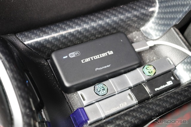 車内の快適利用のためにカロッツェリアの車載Wi-Fiを搭載。車内の通信環境を整備して普段の使い勝手もアップした。
