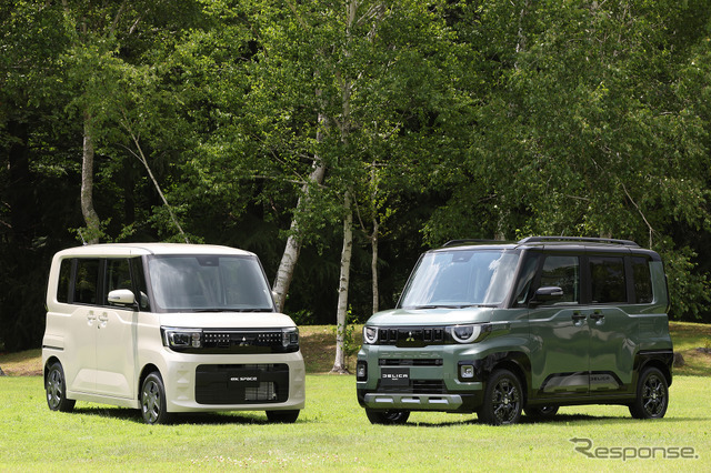 三菱 eKスペース 新型（左）とデリカミニ 新型（右）