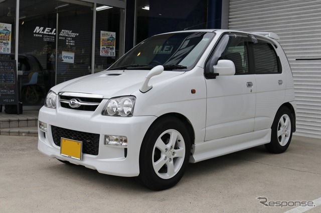 毎日の長時間乗車を楽しむためにテリオスキッドの車内の音の良さは必須。そんな思いからオーディオ進化が始まった。