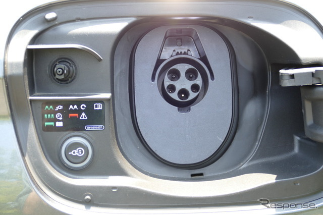 アウディ Q6 e-tron quattro advanced
