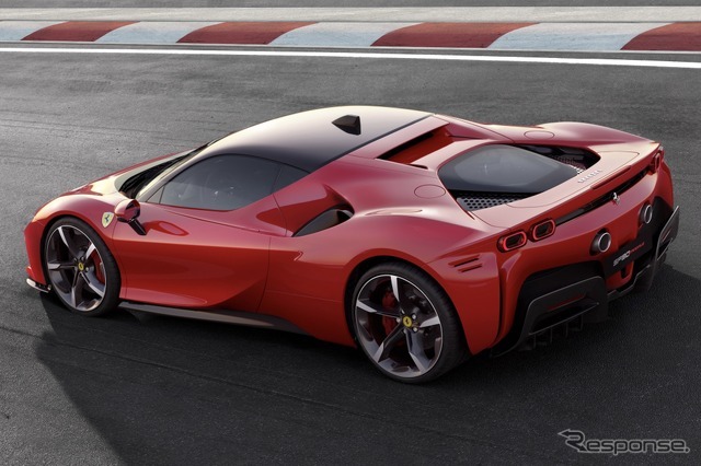 フェラーリ SF90ストラダーレ