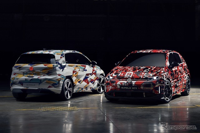 VW ID. ポロ（白）とID. ポロGTI（赤）