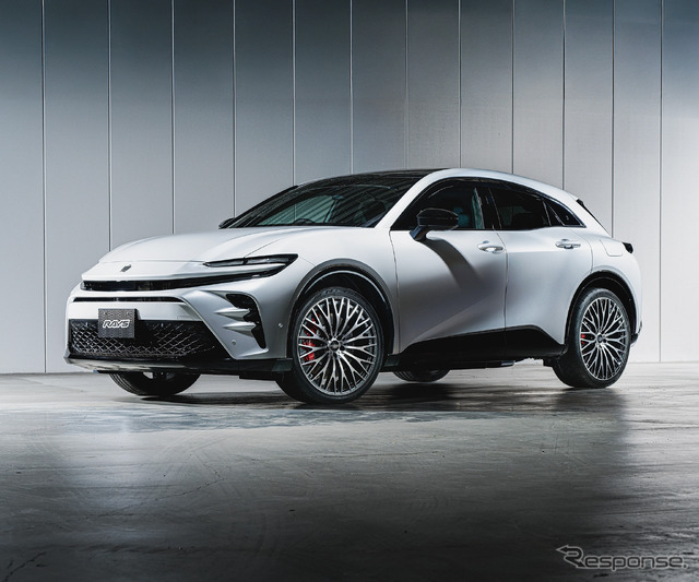 レイズ ホムラ 2×15R × トヨタ クラウン スポーツ PHEV