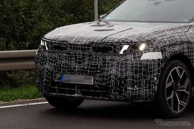 BMW iX5 次世代型のプロトタイプ