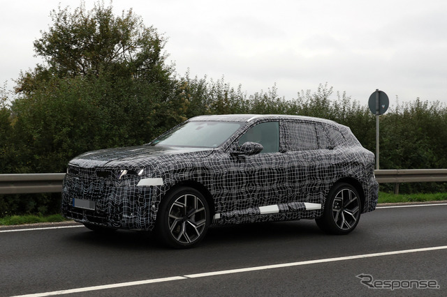 BMW iX5 次世代型のプロトタイプ