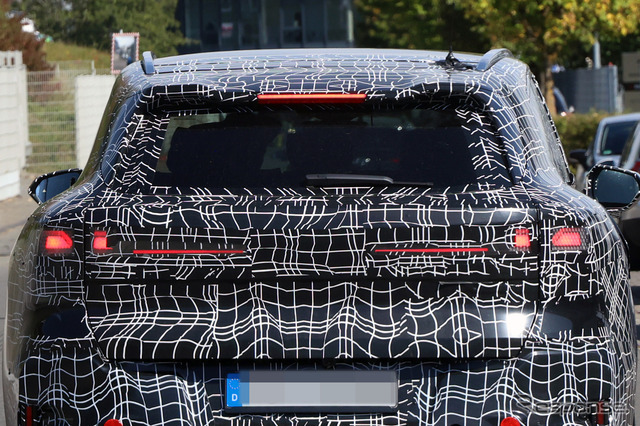 BMW iX5 次世代型のプロトタイプ