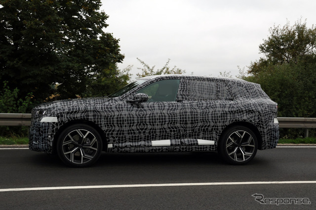 BMW iX5 次世代型のプロトタイプ