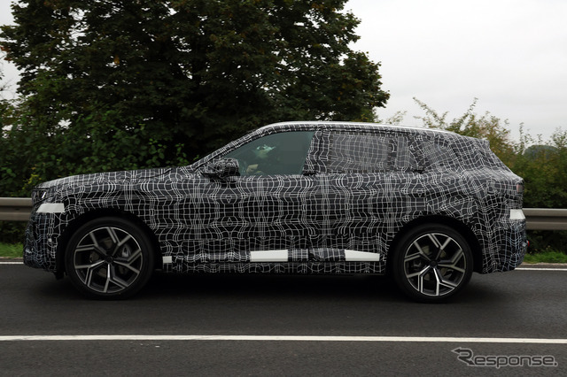 BMW iX5 次世代型のプロトタイプ