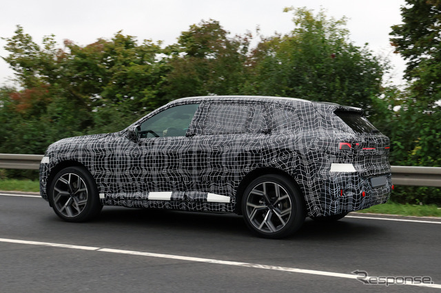 BMW iX5 次世代型のプロトタイプ