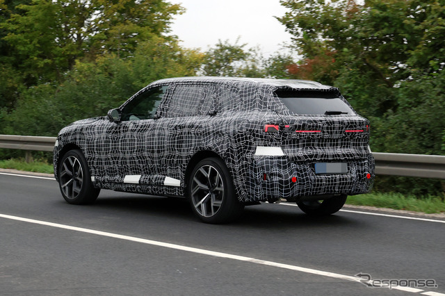 BMW iX5 次世代型のプロトタイプ