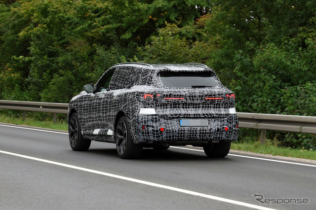 BMW iX5 次世代型のプロトタイプ