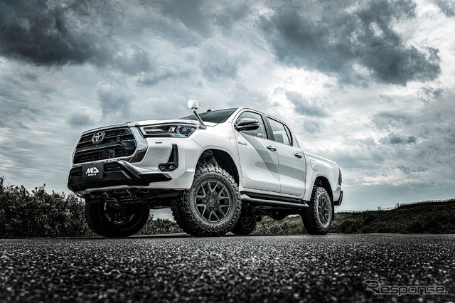 MID M62トマホーク × TOYOTA ハイラックス