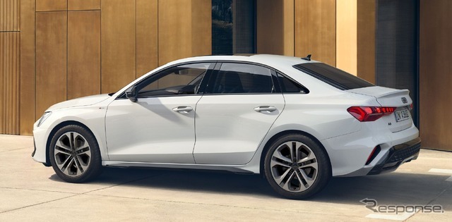 アウディA3セダン40 TFSI quattro