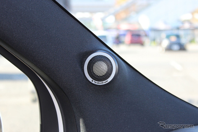 「サブウーファー」が搭載されたオーディオカーの一例（製作ショップ：カーファイ＜神奈川県＞）。