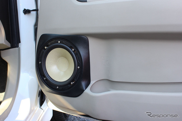 「サブウーファー」が搭載されたオーディオカーの一例（製作ショップ：カーファイ＜神奈川県＞）。