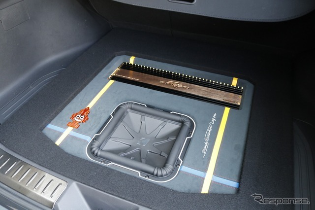 シンプルなユニット配置ながら、フロアパネルのカラー配色とも相まって印象的なスタイルに仕上がっているのがわかるだろう。