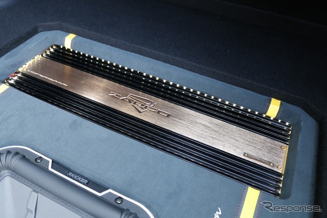 ザプコの6チャンネルパワーアンプであるZ-150.6APは金属イメージが強いフェイスパネルを持つ大型ユニットだ。