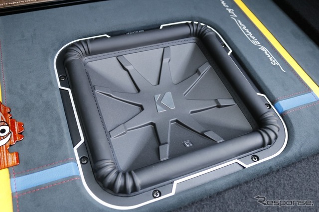 キッカーの角形サブウーファーであるL7を投入。厚みある低音サウンドにこだわったユニットセレクトになった。