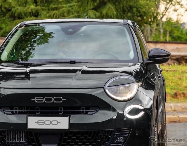 フィアット 600 ハイブリッド ネロ チネマ