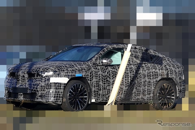 BMW iX4 市販型のプロトタイプ